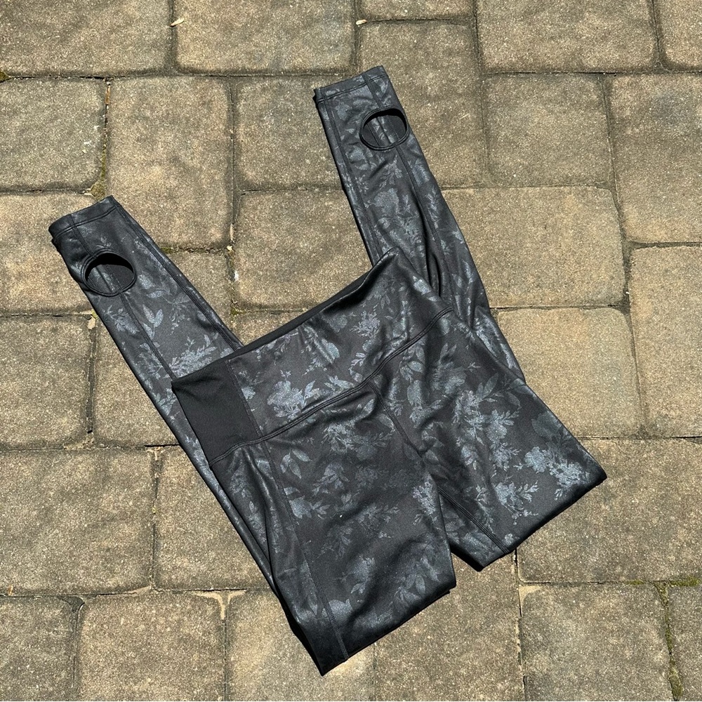 EUC Athleta shimmer floral stirrup leggings